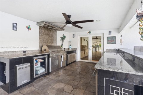 House in Davie, Florida 5 bedrooms, 419.08 sq.m. № 2186395 - photo 30