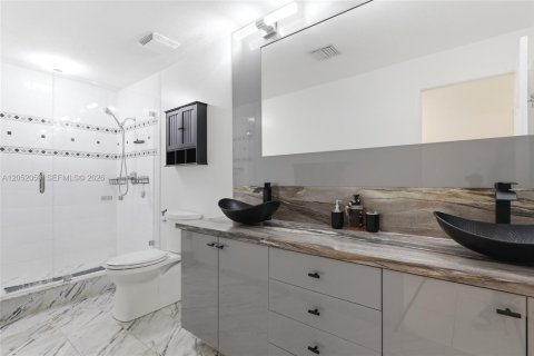 House in Davie, Florida 5 bedrooms, 419.08 sq.m. № 2186395 - photo 26