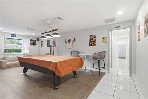 House in Davie, Florida 5 bedrooms, 419.08 sq.m. № 2186395 - photo 24