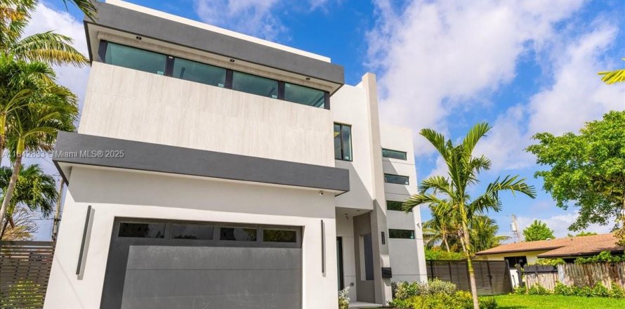 Casa en Miami, Florida 4 dormitorios, 214.51 m2 № 1836646