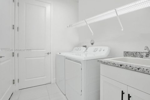 House in Loxahatchee Groves, Florida 3 bedrooms, 173.63 sq.m. № 1993300 - photo 13