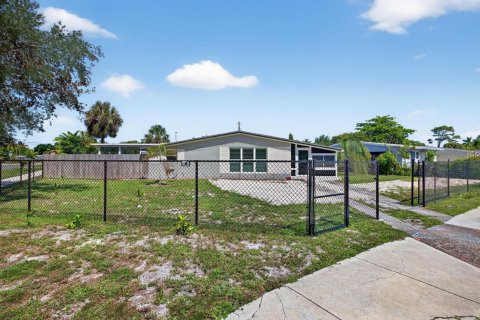 Casa en venta en Fort Lauderdale, Florida, 3 dormitorios, 152.64 m2 № 2245922 - foto 2