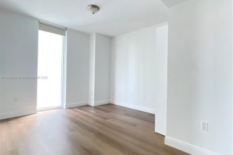 Condo in Miami, Florida, 3 bedrooms  № 1947273 - photo 11