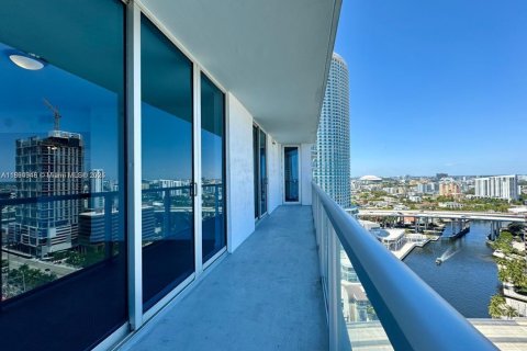 Condo in Miami, Florida, 3 bedrooms  № 1947273 - photo 18