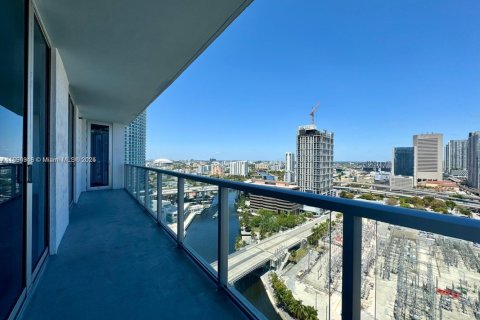 Condo in Miami, Florida, 3 bedrooms  № 1947273 - photo 22