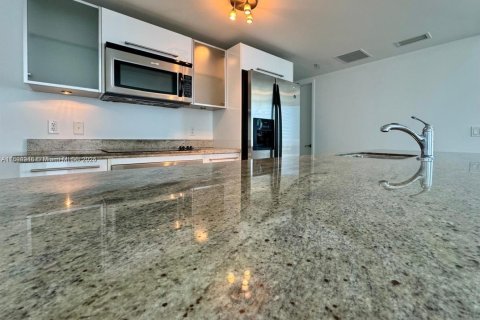 Condo in Miami, Florida, 3 bedrooms  № 1947273 - photo 4