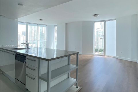 Condo in Miami, Florida, 3 bedrooms  № 1947273 - photo 2