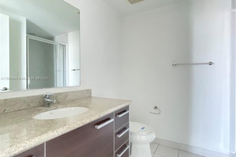 Condo in Miami, Florida, 3 bedrooms  № 1947273 - photo 10