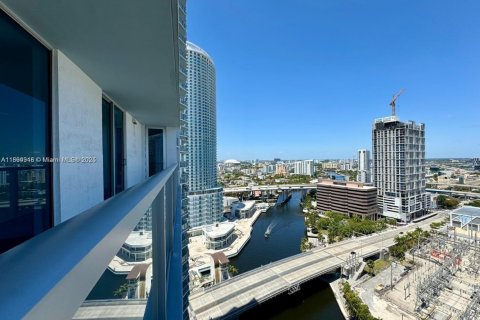 Condo in Miami, Florida, 3 bedrooms  № 1947273 - photo 21