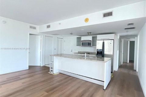 Condo in Miami, Florida, 3 bedrooms  № 1947273 - photo 5