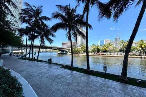 Condo in Miami, Florida, 3 bedrooms  № 1947273 - photo 23