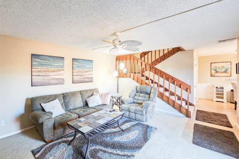 Townhouse in New Smyrna Beach, Florida 2 bedrooms, 123.37 sq.m. № 1529177 - photo 3