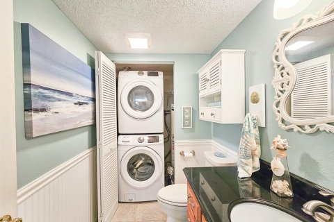 Townhouse in New Smyrna Beach, Florida 2 bedrooms, 123.37 sq.m. № 1529177 - photo 13