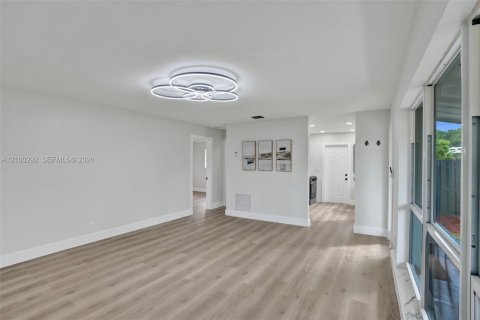 Villa ou maison à louer à Wilton Manors, Floride: 1 chambre, 69.68 m2 № 2400703 - photo 8