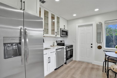 Villa ou maison à louer à Wilton Manors, Floride: 1 chambre, 69.68 m2 № 2400703 - photo 15