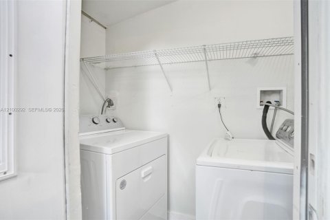 Villa ou maison à louer à Wilton Manors, Floride: 1 chambre, 69.68 m2 № 2400703 - photo 17