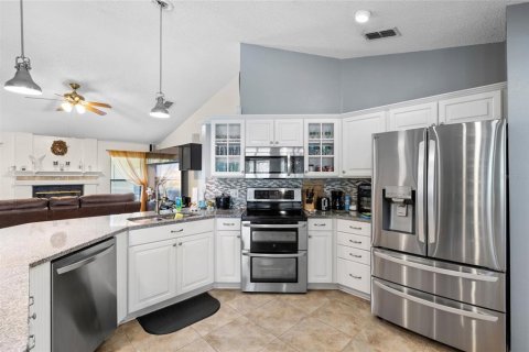 House in Tampa, Florida 4 bedrooms, 192.68 sq.m. № 1774804 - photo 17