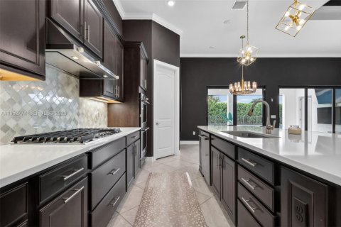 House in Lake Worth, Florida 4 bedrooms, 264.86 sq.m. № 2007720 - photo 19