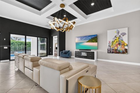 House in Lake Worth, Florida 4 bedrooms, 264.86 sq.m. № 2007720 - photo 11