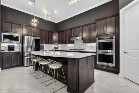 House in Lake Worth, Florida 4 bedrooms, 264.86 sq.m. № 2007720 - photo 17