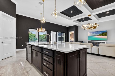 House in Lake Worth, Florida 4 bedrooms, 264.86 sq.m. № 2007720 - photo 23