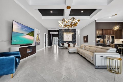 House in Lake Worth, Florida 4 bedrooms, 264.86 sq.m. № 2007720 - photo 14