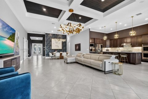 House in Lake Worth, Florida 4 bedrooms, 264.86 sq.m. № 2007720 - photo 13