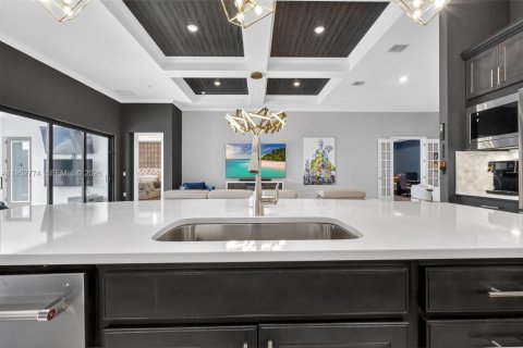 House in Lake Worth, Florida 4 bedrooms, 264.86 sq.m. № 2007720 - photo 21