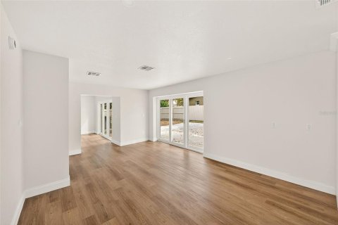 Casa en venta en Clearwater, Florida, 4 dormitorios, 284.93 m2 № 2111841 - foto 14