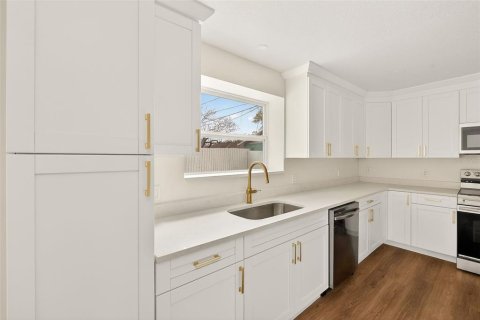 Casa en venta en Clearwater, Florida, 4 dormitorios, 284.93 m2 № 2111841 - foto 6
