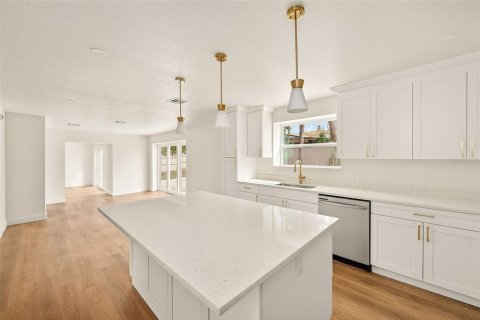 Casa en venta en Clearwater, Florida, 4 dormitorios, 284.93 m2 № 2111841 - foto 4