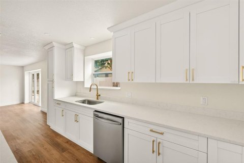 Casa en venta en Clearwater, Florida, 4 dormitorios, 284.93 m2 № 2111841 - foto 8