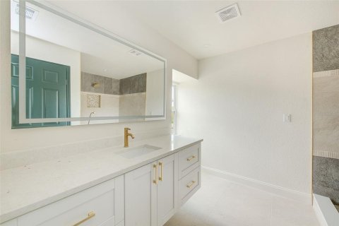 Casa en venta en Clearwater, Florida, 4 dormitorios, 284.93 m2 № 2111841 - foto 29