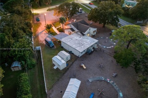 Commercial property in St. Lucie, Florida № 1984804 - photo 2
