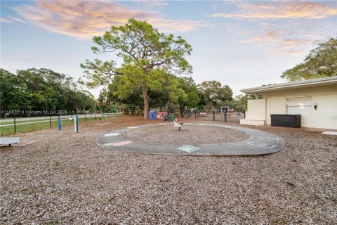 Commercial property in St. Lucie, Florida № 1984804 - photo 11