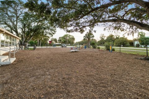 Commercial property in St. Lucie, Florida № 1984804 - photo 10