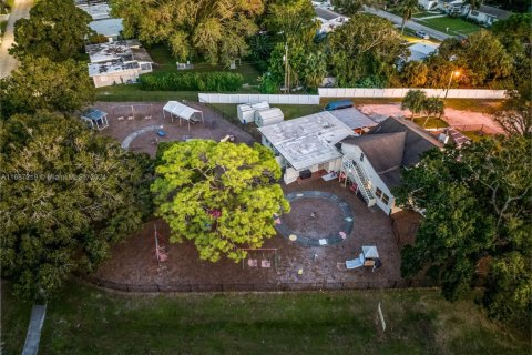 Commercial property in St. Lucie, Florida № 1984804 - photo 1