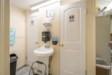 Commercial property in St. Lucie, Florida № 1984804 - photo 30