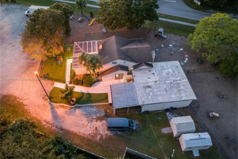 Commercial property in St. Lucie, Florida № 1984804 - photo 3