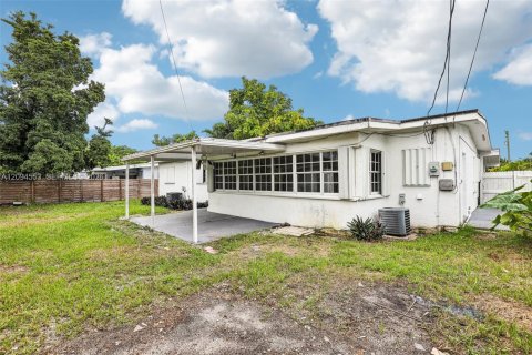 Villa ou maison à louer à North Miami Beach, Floride: 3 chambres, 147.34 m2 № 2390105 - photo 27