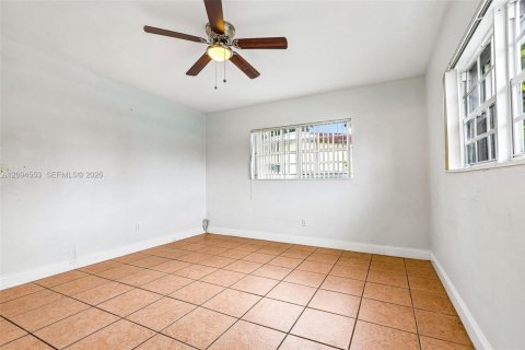 Villa ou maison à louer à North Miami Beach, Floride: 3 chambres, 147.34 m2 № 2390105 - photo 16