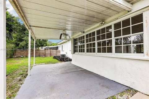 Villa ou maison à louer à North Miami Beach, Floride: 3 chambres, 147.34 m2 № 2390105 - photo 26