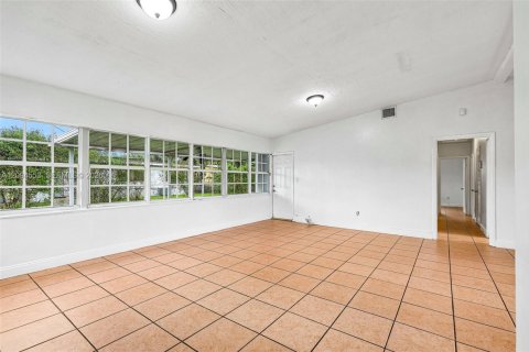 Villa ou maison à louer à North Miami Beach, Floride: 3 chambres, 147.34 m2 № 2390105 - photo 14
