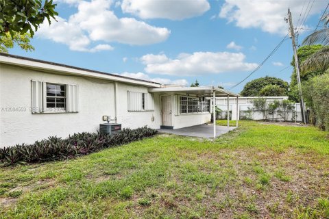 Villa ou maison à louer à North Miami Beach, Floride: 3 chambres, 147.34 m2 № 2390105 - photo 25