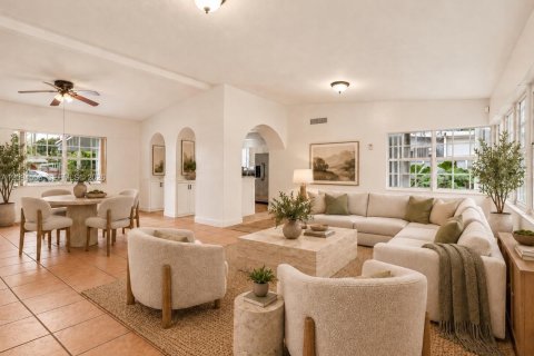 Villa ou maison à louer à North Miami Beach, Floride: 3 chambres, 147.34 m2 № 2390105 - photo 2