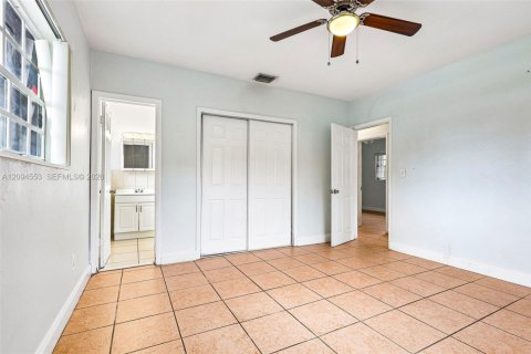 Villa ou maison à louer à North Miami Beach, Floride: 3 chambres, 147.34 m2 № 2390105 - photo 17