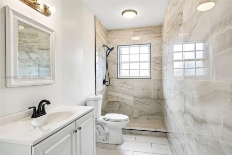 Villa ou maison à louer à North Miami Beach, Floride: 3 chambres, 147.34 m2 № 2390105 - photo 6