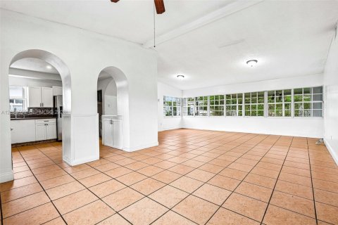 Villa ou maison à louer à North Miami Beach, Floride: 3 chambres, 147.34 m2 № 2390105 - photo 10