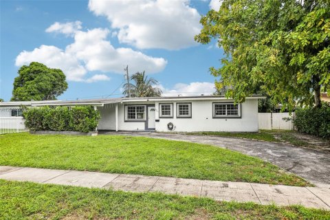 Villa ou maison à North Miami Beach, Floride 3 chambres, 147.34 m2 № 2390105