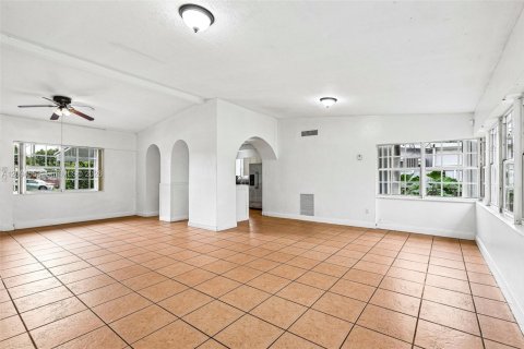 Villa ou maison à louer à North Miami Beach, Floride: 3 chambres, 147.34 m2 № 2390105 - photo 9